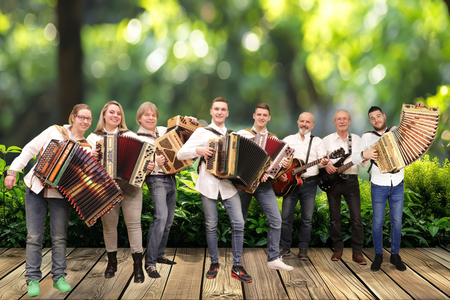 ORKESTER MIKOLA